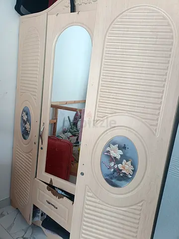 3-door wardrobe with mirror and floral panels - light wood