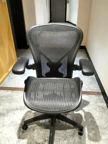 Im selling Herman Miller Areon classic chair size B size and C full loaded