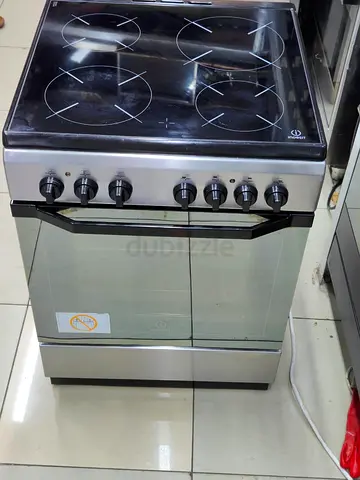 Indesit four burner cooker electric ceramic 60cm