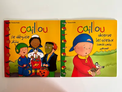 Two Caillou board books (French/Arabic) – Se déguise  Observe les oiseaux