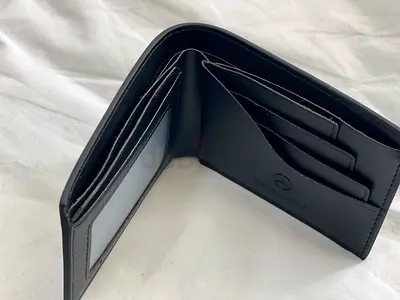 Black leather mens bi-fold wallet (gently used)