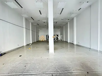 ON The road luxury shop very prime location business center ready to move only jest 215k