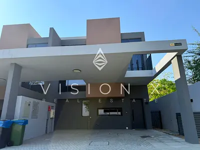 Stunning Townhouse | Lush Greenery | Ready to Move