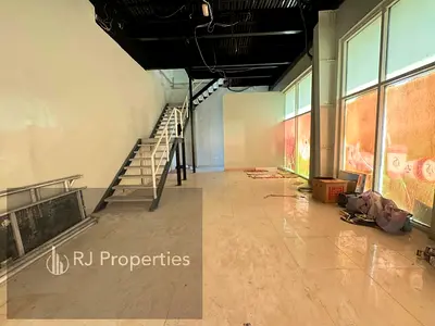 30 days free luxury shop With/ MAZZiNE FLOOR /office space/parking/ Business area ready to move only jest 110k