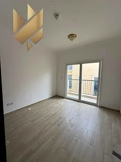 Built-in wardrobes, prime location next to Muweileh Park with parking