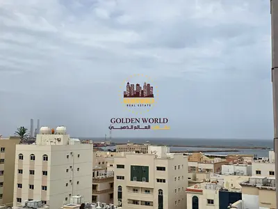 شقة غرفة ماستر وصالة أول ساكن في القليعة بالشارقة مع بلكونة ونوافذ بانوراما وباركينغ مجاني