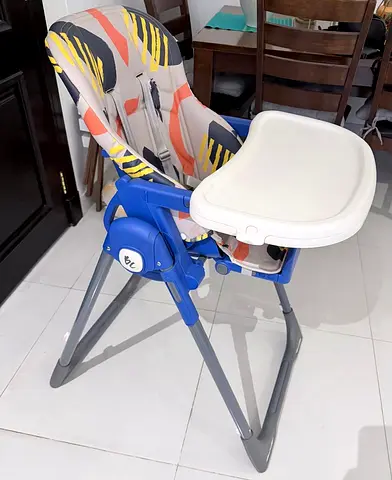 Adjustable baby high chair with removable tray - excellent condition