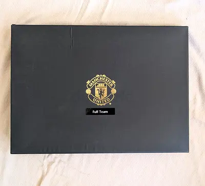 Manchester United Full Team Signed 25/26 jersey. With Authenticity certificate. Collectible Box