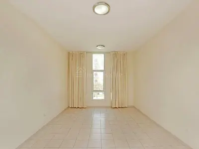 Spacious 2BR | Near Metro | Community View