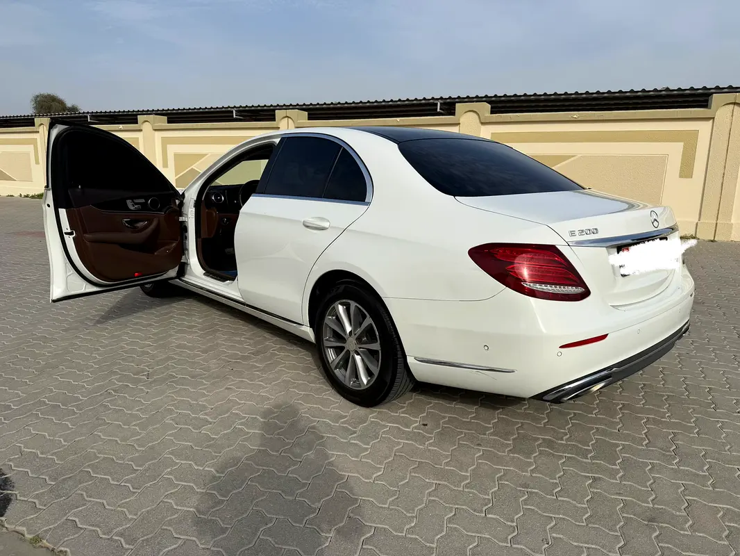 Mercedes-Benz E-Class 2017 — photo 1 of 9