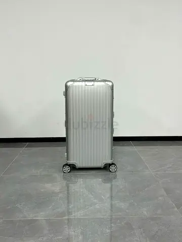 Rimowa trunk hard-shell 4-wheel spinner suitcase