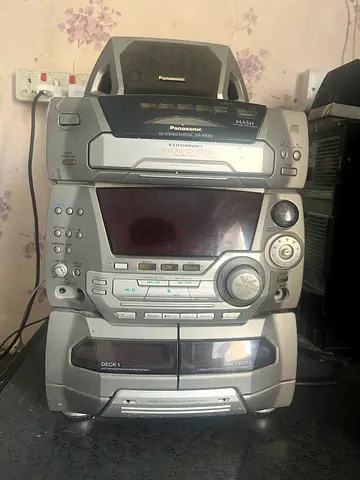 Panasonic SA-AK85 Hi-Fi Stereo System (5 CD Changer + Dual Cassette + Powerful Speakers)