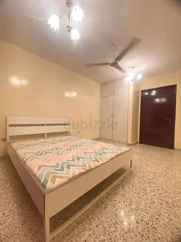 Fully furnished private room with balcony available from 1st May for Indian couple or 2 girls