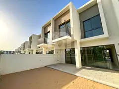 Best Location | Direct Park Access Middle Kitchen