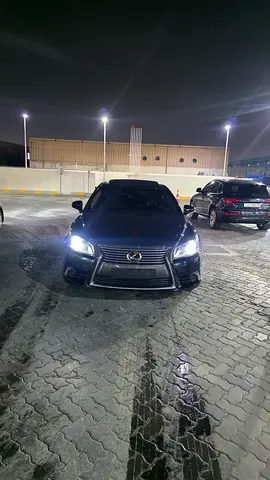 الشارقة الصناعه ٣ الطريق الاخضر لتجاره السيارات وقطع غيارها