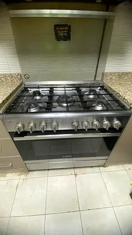 Stainless steel 5-burner gas cooker with oven - working condition