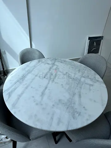 Dining table and 4 chairs