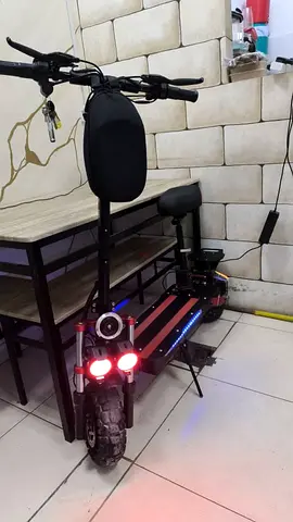 Electric Scooter Crony marka with Seat and Lights - Good Condition