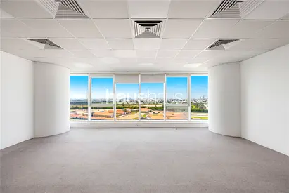 Fitted | Vacant | Bright Layout