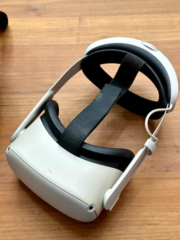 Meta Quest 2 with original additional battery.