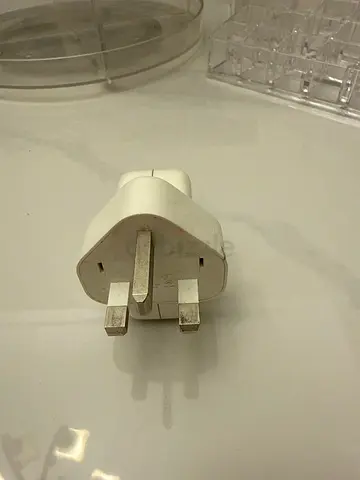 Original iPhone UK 3-pin mains plug adapter (white)