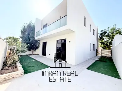 Like New Spacious 4BR Modern Townhouse in Community All Amenities