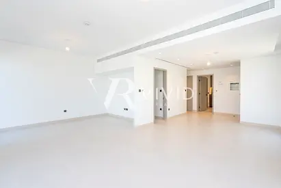 Vacant Soon | Closed Kitchen | Large Living Room