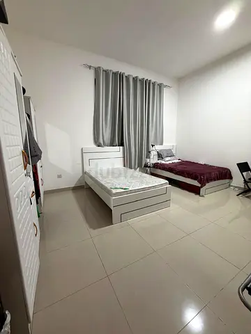 للايجار غرفة مفروشة بداخل فيلا اجار شهري قريب مول الإمارات سكن عائلي فقط