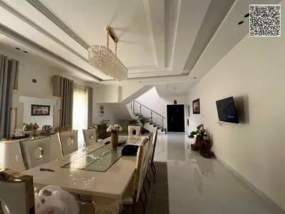 للايجار فيلا في الروضة 2،مفروشة بكامل   السعر 150 الف درهم تتوفر فيلا فريدة ورائعة للإيجار في عجمان روضة 2.