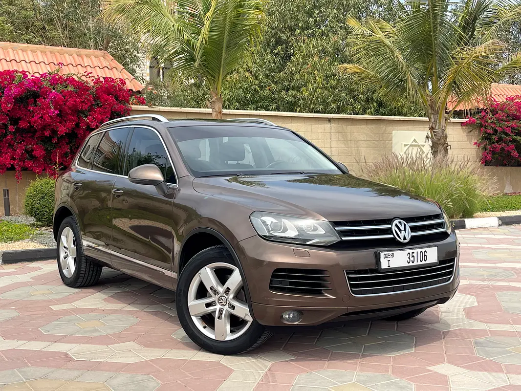 Volkswagen Touareg 2012 — photo 1 of 11