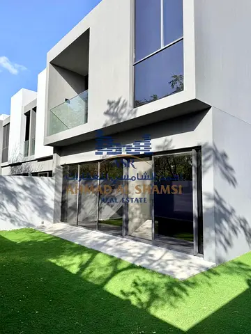 Luxurious 3BR Townhouse || Corner Big Unit || Forest Community || Covered Parking Spaces