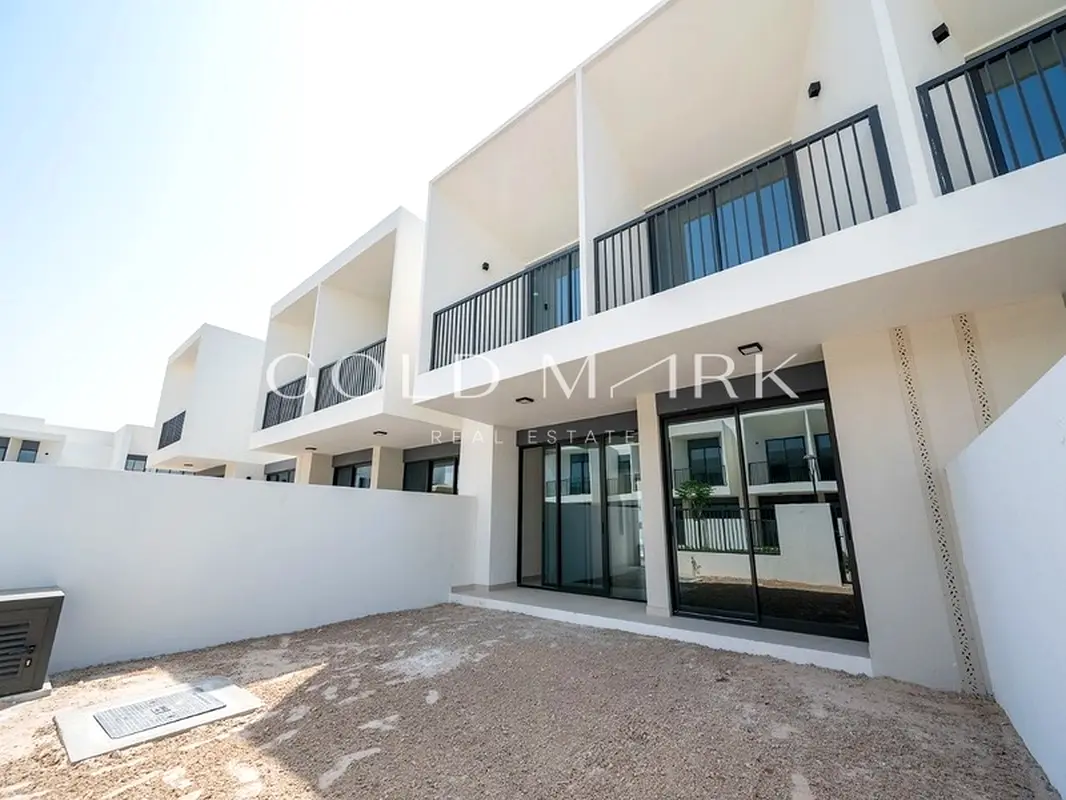 Single Row I Ideal Family Living I Prime Location