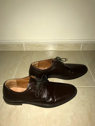 Brown leather mens lace-up dress shoes, gently used
