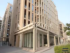 Relaxed Residence Facing Attractive Water Elements | Resale