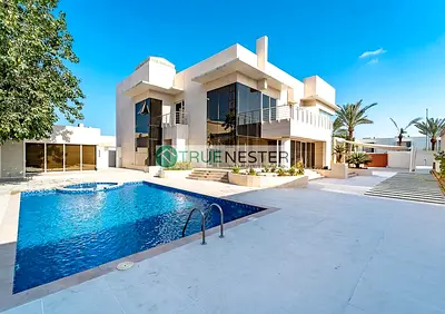 Spacious 5 Bedroom Villa - Prime Location - Umm Suqeim 3