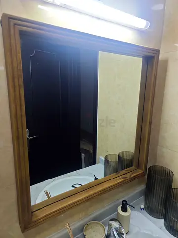 Solid Wood Wall Mirror – 80 × 80 cm – Quick Sale