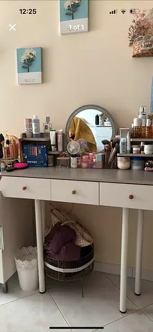 Modern Dressing Table with Mirror and Storage