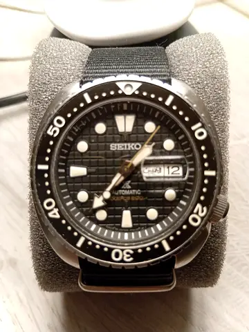 Seiko Automatic Diver Watch (Day-Date) with Metal Bracelet  Green and Black NATO Strap