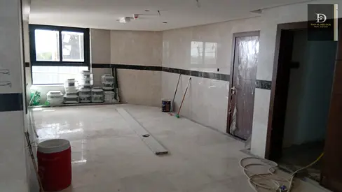: • الموقع: منطقة تلال - موقع استراتيجي على زاوية (Corner). • أبعاد الأرض: 18m x 24m. • إجمالي المساحة: 7,415 Sq. Ft. •
