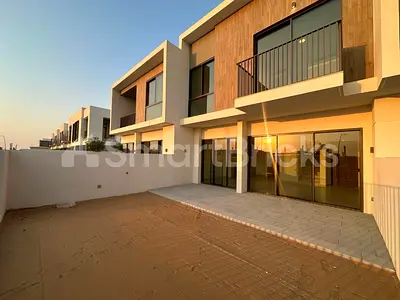 3Bed+Maid | Single Row | Corner Kitchen | Rented
