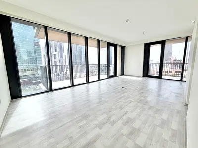 Vacant | Downtown | Unfurnished | Boulevard