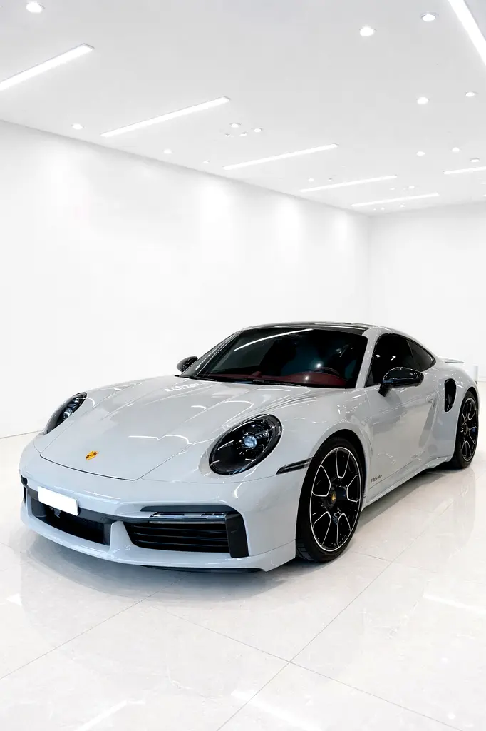 Porsche 911 2022 — photo 1 of 5