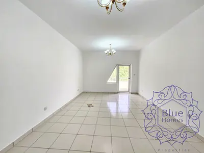 2BR Lavish spacious Huge hall with balcony near to oud metha merto station 2 mint walk
