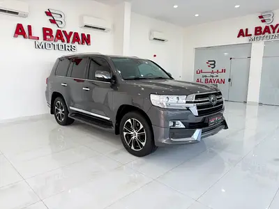 لاند كروزر VXR 5.7 غراند تورنغ رمادي / بني 2021