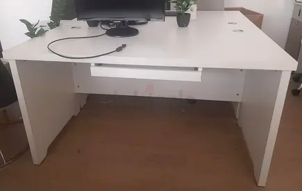 Modern White Office Desk with Storage Drawer – Sleek  Spacious