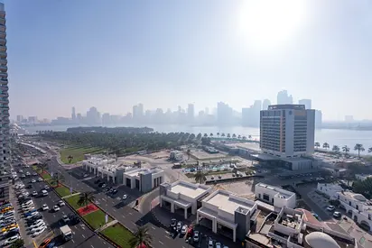 Exclusive sea-view office offer (6 months free rent), free air conditioning, free parking, and flexible payment options.