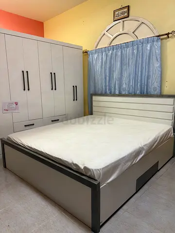 King bed with 2 bed side drawers