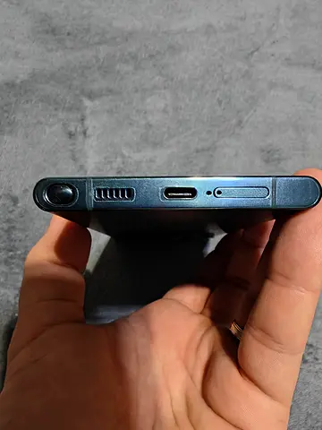 Samsung s22 ultra 256 2 sim cards barley used like new zero scratches green color coming with 3cases