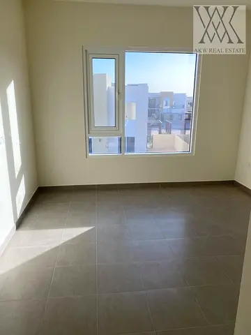 SPACIOUS SIZE | PRIME LOCATION | SINGLE ROW
