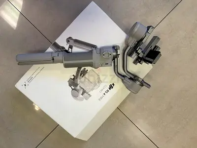 DJI RS 4 Mini Combo, Gimbal Stabilizer for Camera. OPEN PIECE, NOT USED - 8 Months Warranty